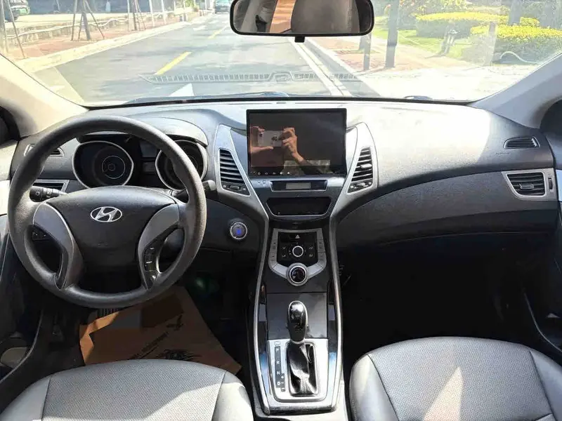 Vehicle photo 6