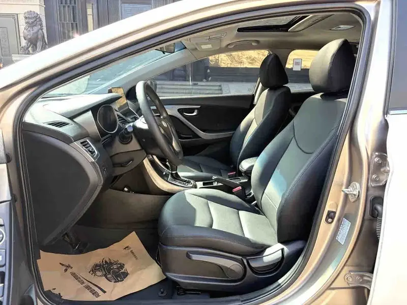 Vehicle photo 7