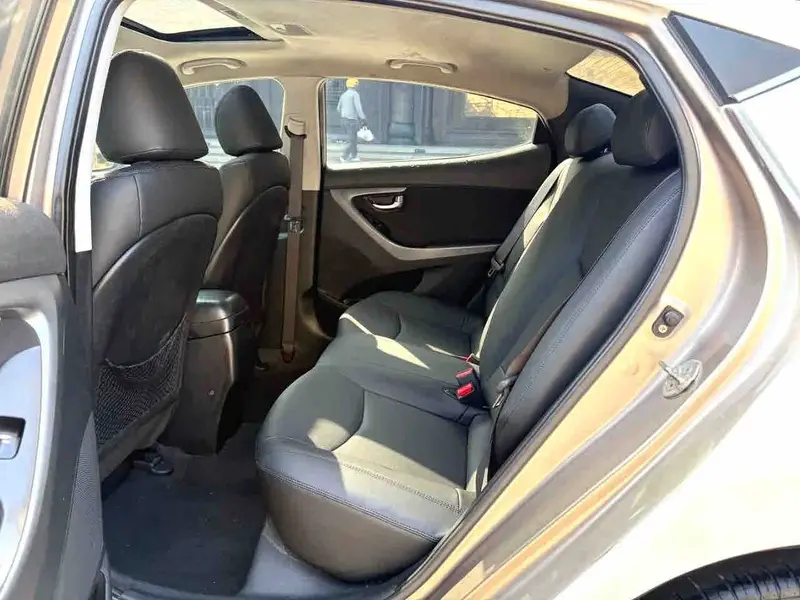 Vehicle photo 8
