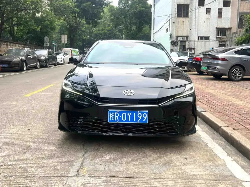 Vehicle photo 2