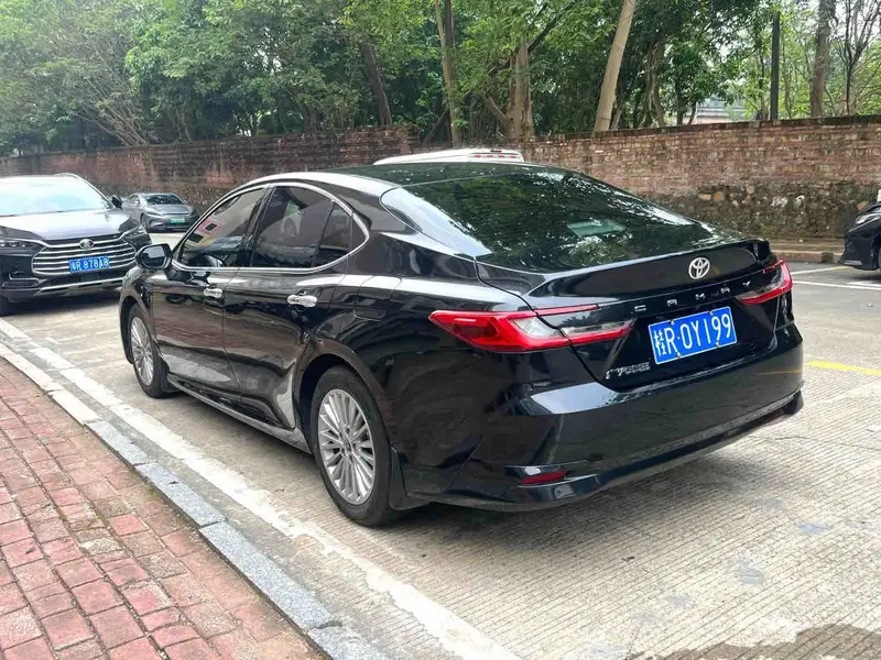 Vehicle photo 4
