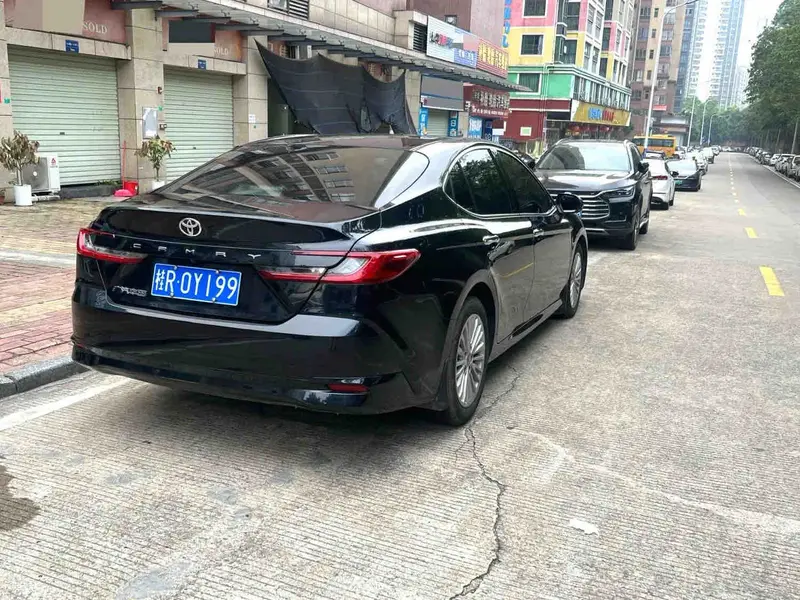 Vehicle photo 6