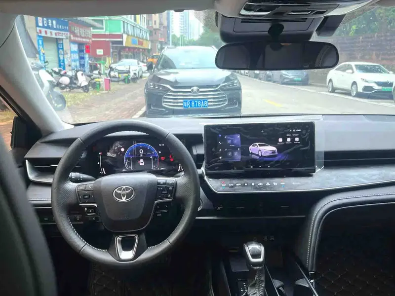Vehicle photo 7