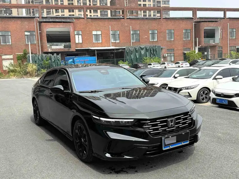 Vehicle photo 3