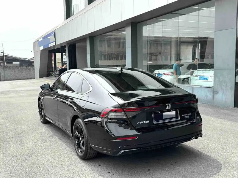 Vehicle photo 7