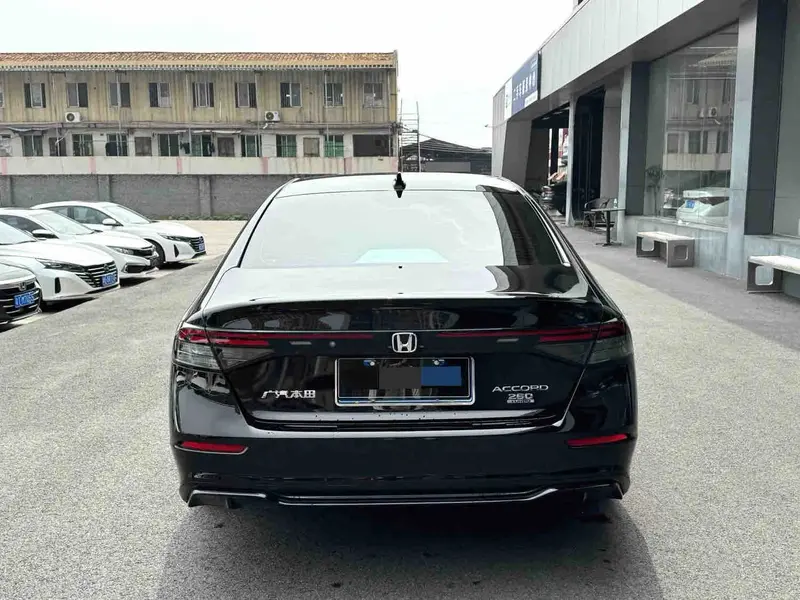 Vehicle photo 8