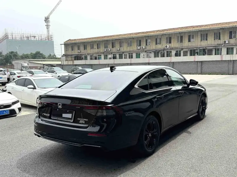 Vehicle photo 9