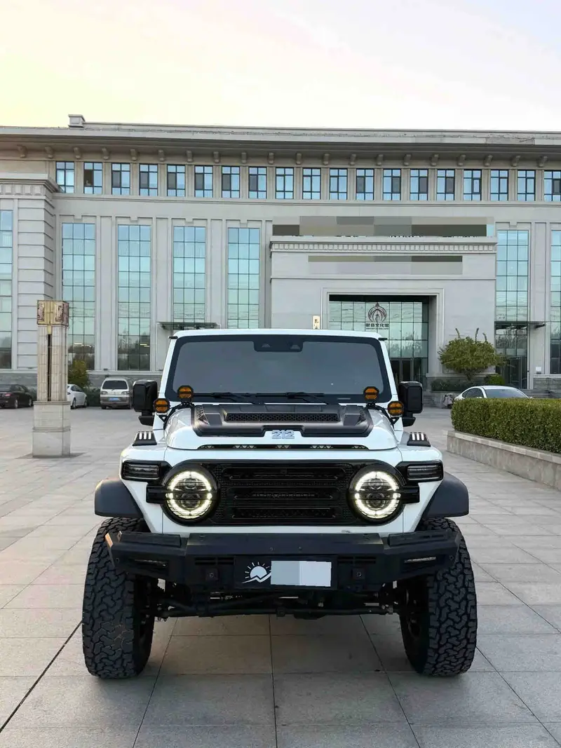 Vehicle photo 3