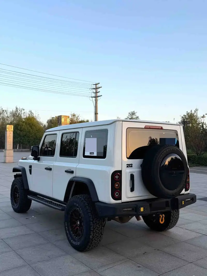 Vehicle photo 4