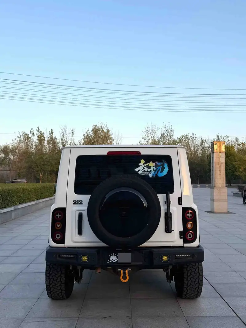 Vehicle photo 5