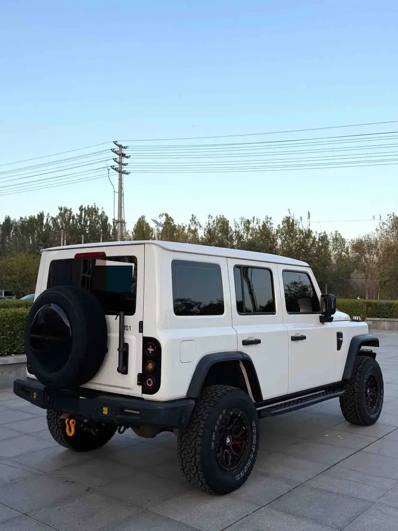 Vehicle photo 6