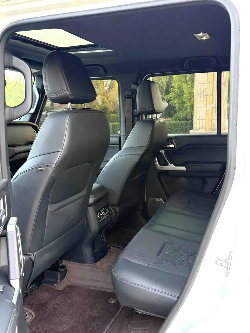 Vehicle photo 8