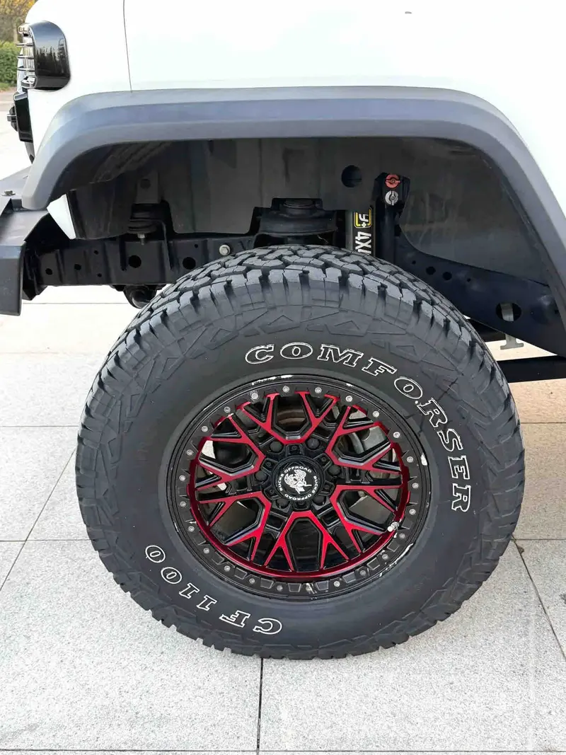 Vehicle photo 9