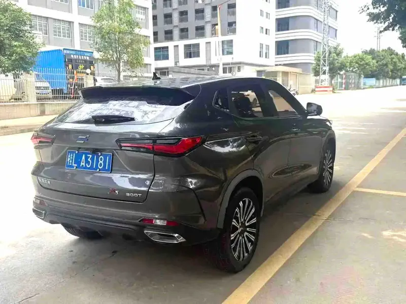 Vehicle photo 3