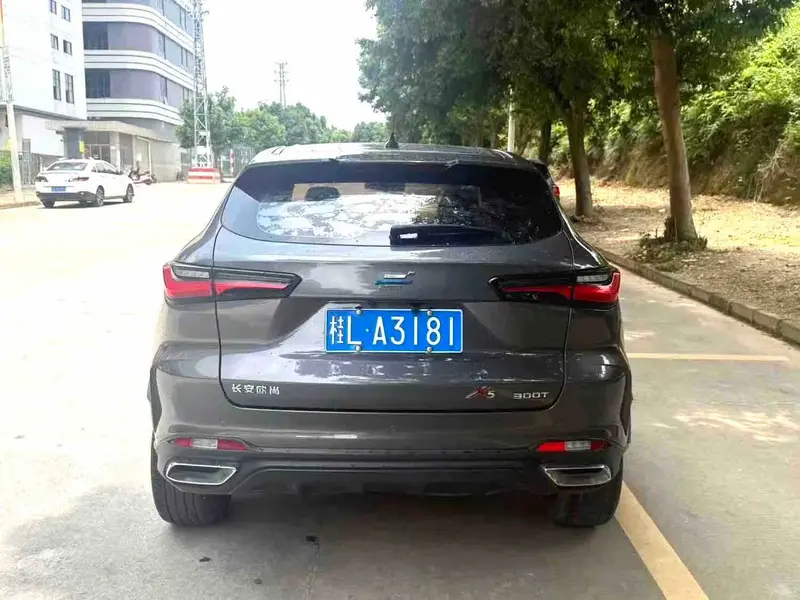 Vehicle photo 4