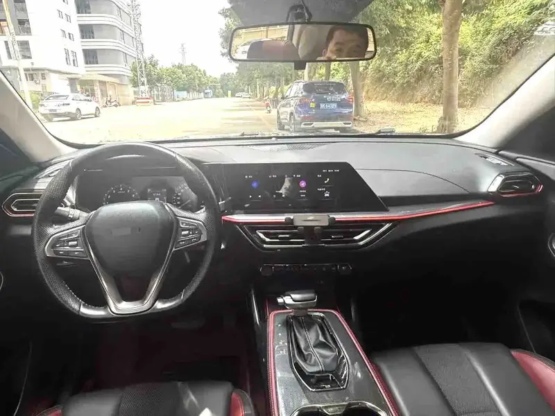 Vehicle photo 5