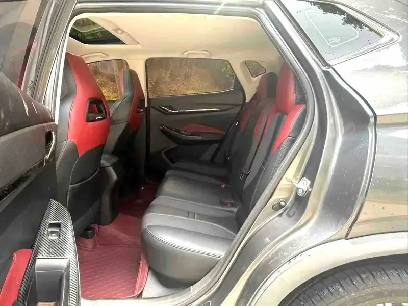 Vehicle photo 7