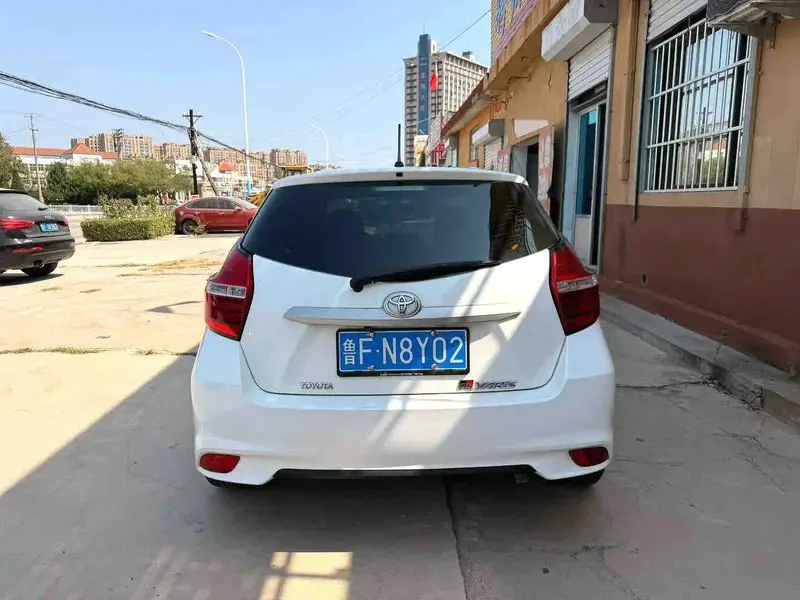 Vehicle photo 4