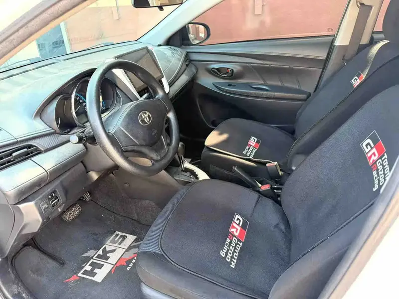Vehicle photo 5