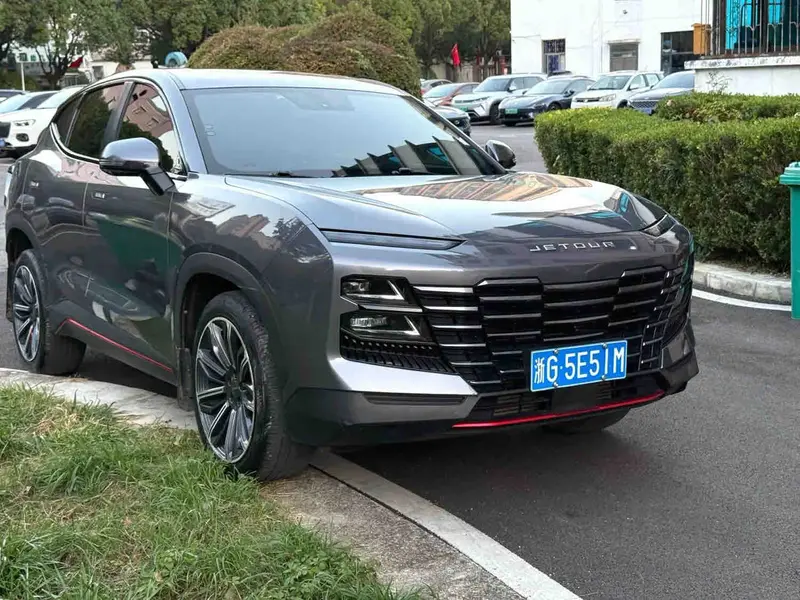 Vehicle photo 2