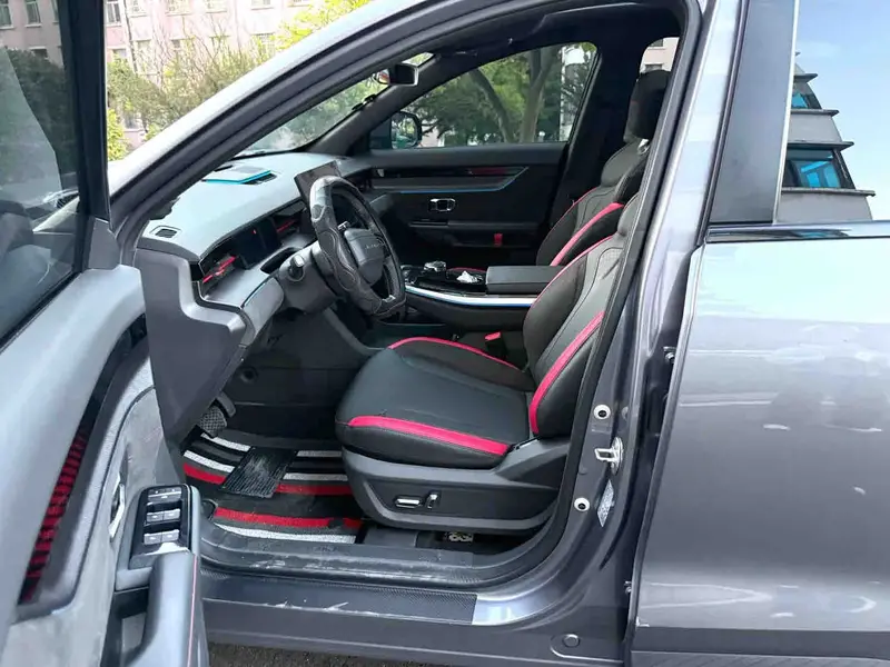 Vehicle photo 3