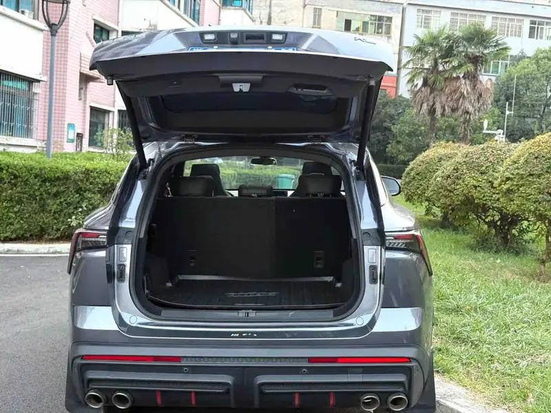 Vehicle photo 6