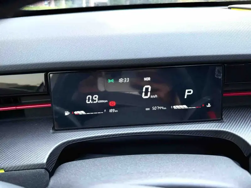 Vehicle photo 8