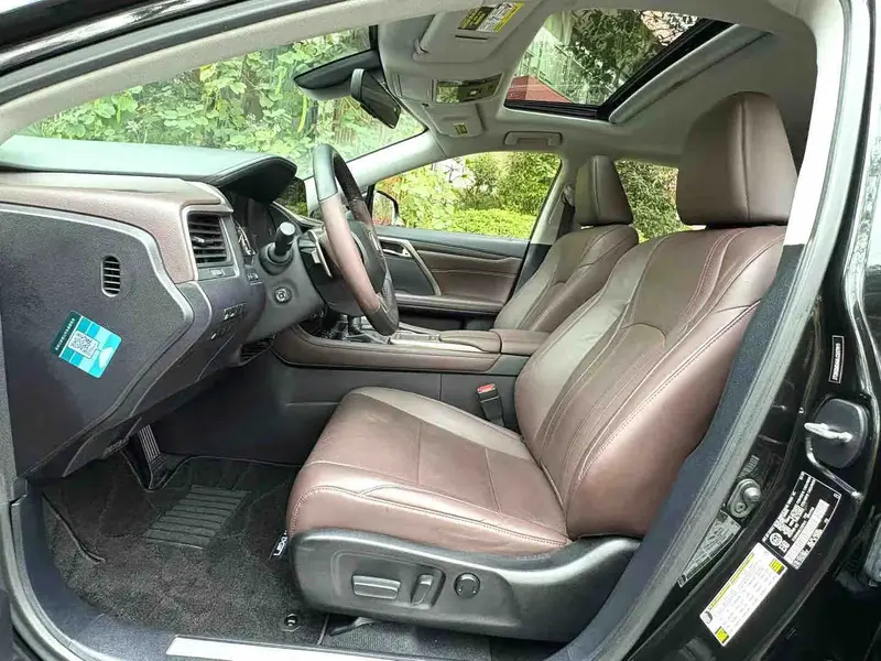 Vehicle photo 4