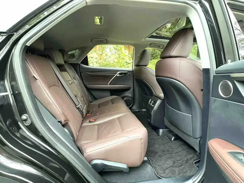 Vehicle photo 5