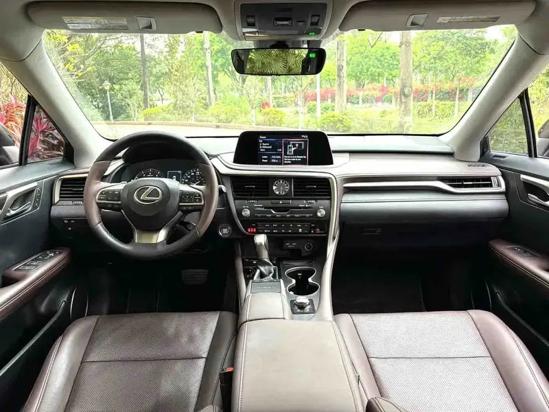 Vehicle photo 6