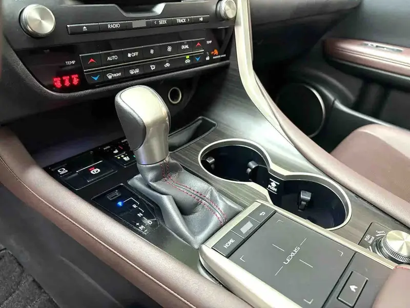 Vehicle photo 7