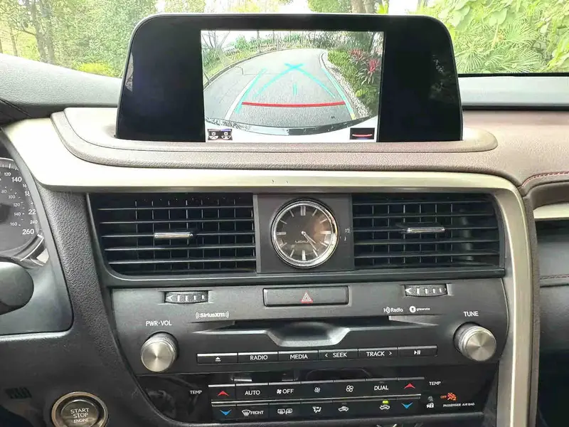 Vehicle photo 8