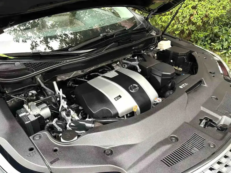 Vehicle photo 9