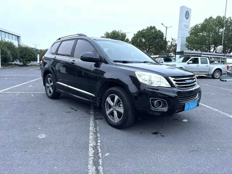 Vehicle photo 2