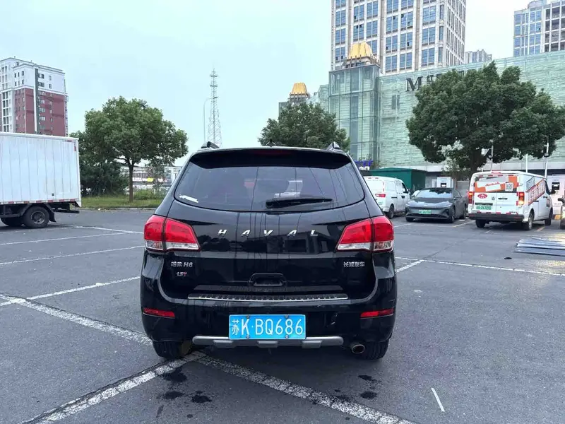 Vehicle photo 4