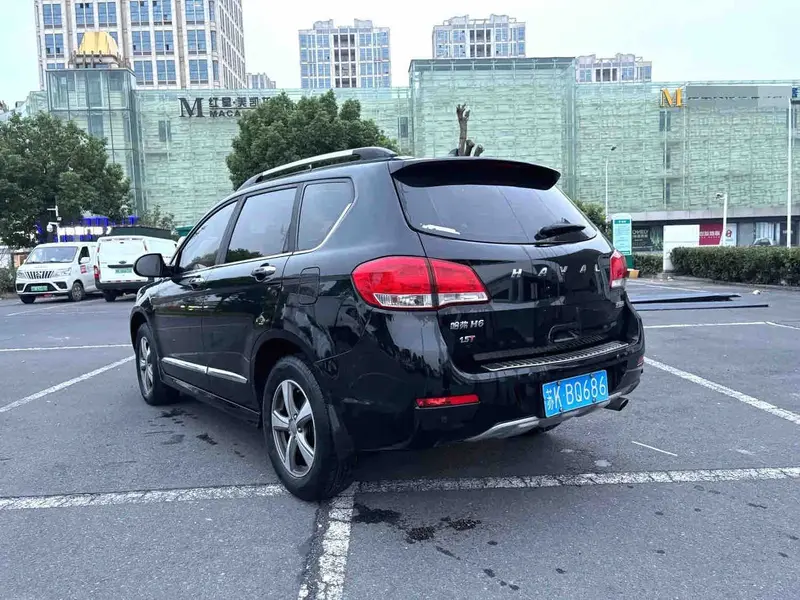 Vehicle photo 5