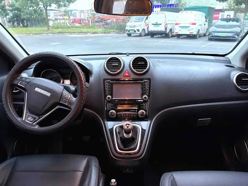 Vehicle photo 6