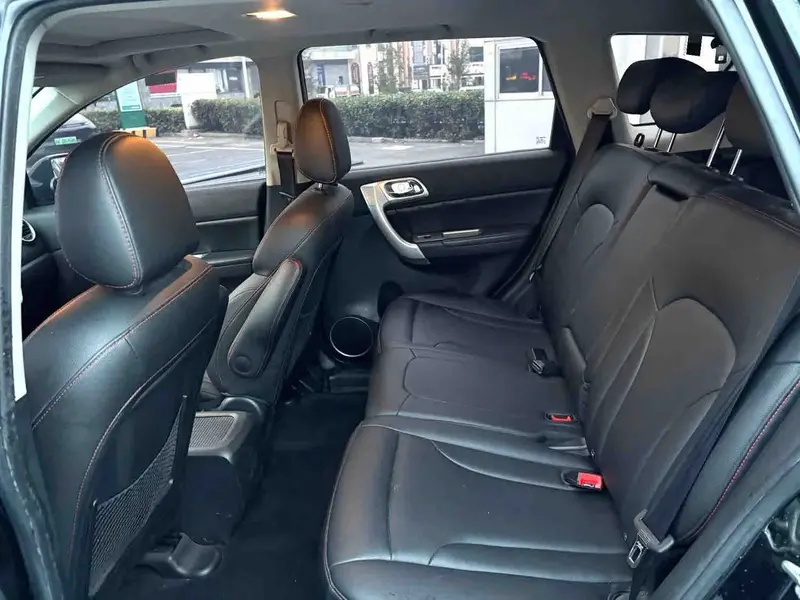 Vehicle photo 7