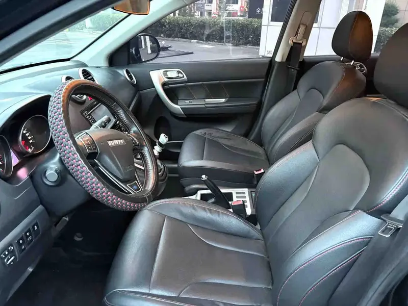 Vehicle photo 8