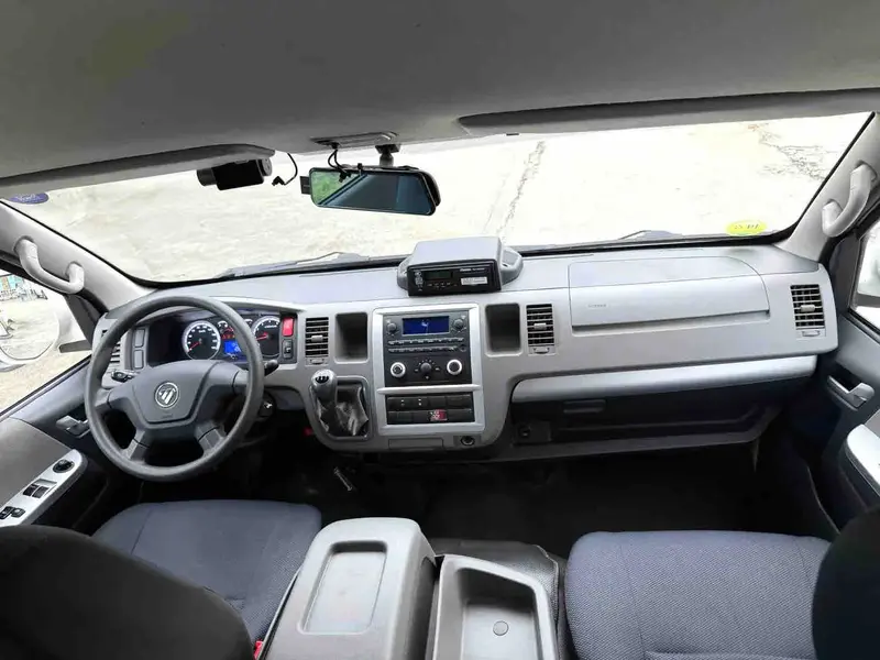 Vehicle photo 7