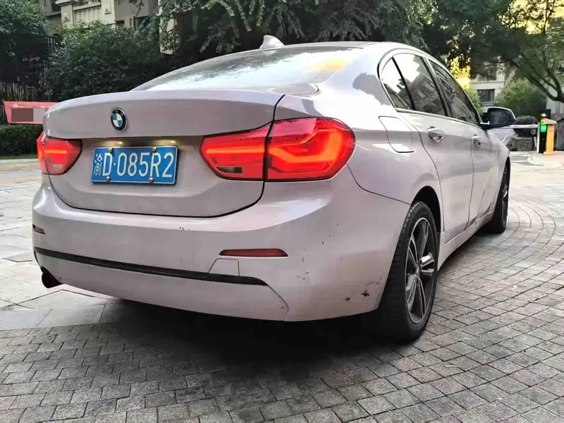 Vehicle photo 5