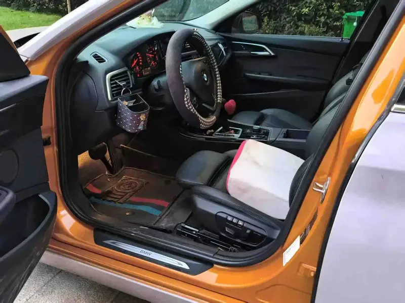 Vehicle photo 6