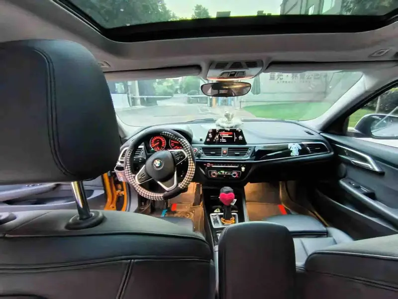 Vehicle photo 7