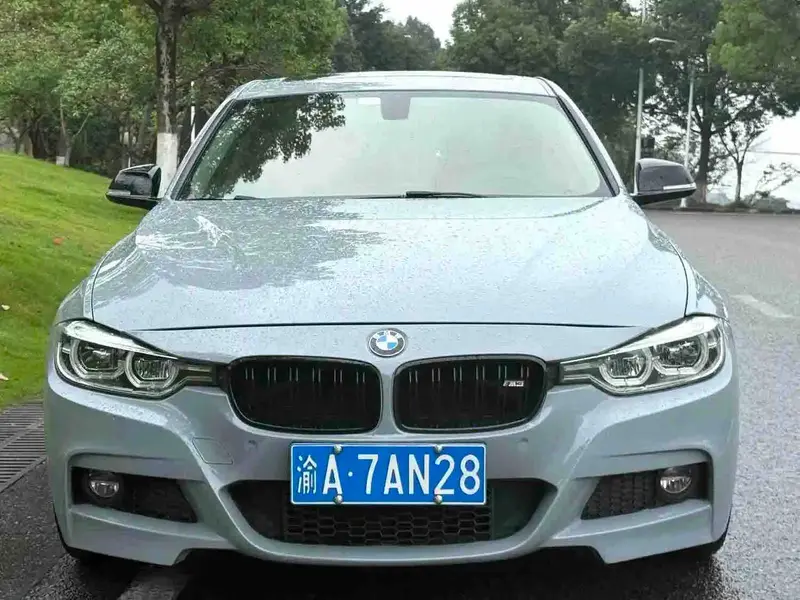 Vehicle photo 3