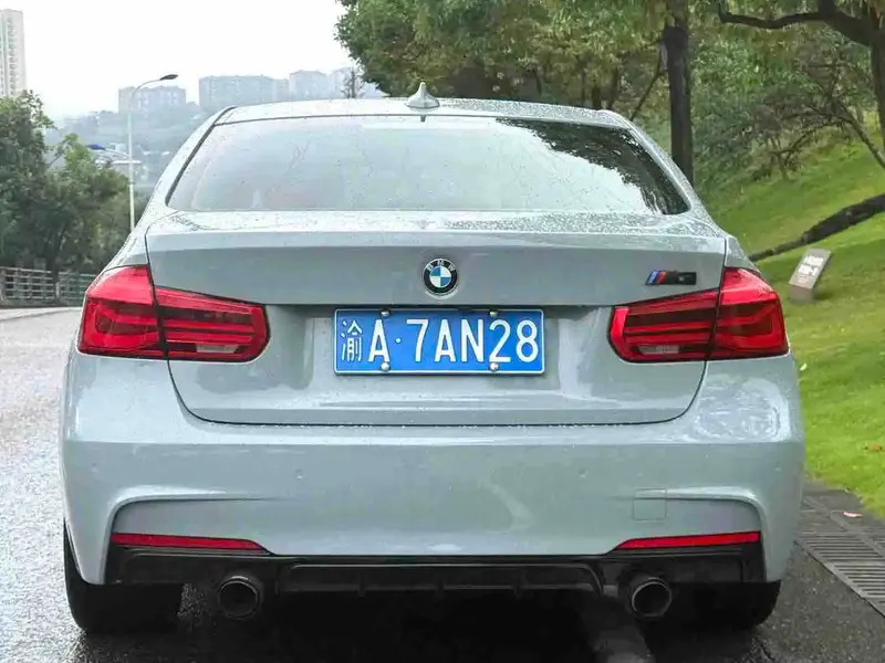 Vehicle photo 5