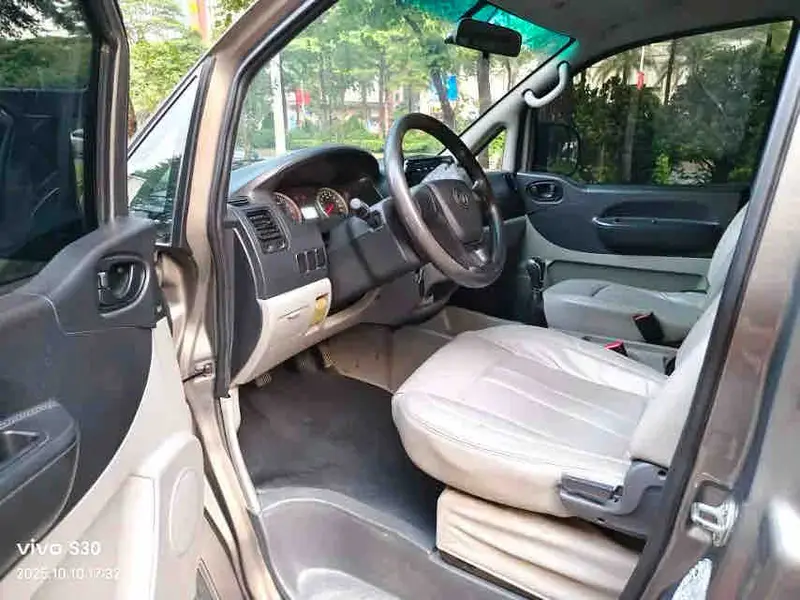 Vehicle photo 5