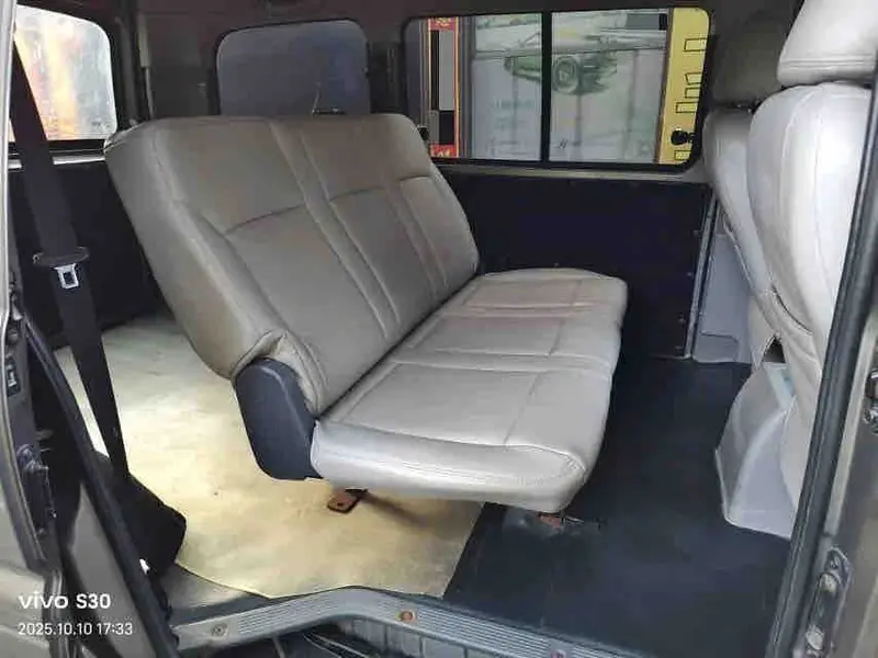 Vehicle photo 6