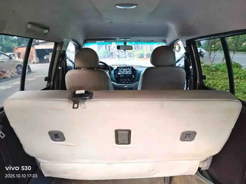 Vehicle photo 7