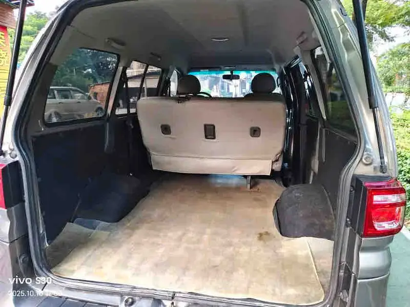 Vehicle photo 8