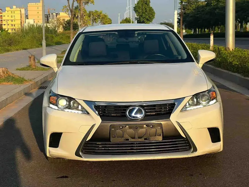 Vehicle photo 3